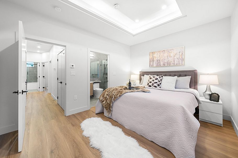 1810 E 55th Avenue Vancouver, BC - 18