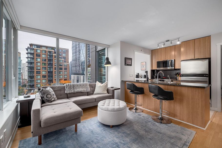 1107 1010 Richards Street Vancouver, BC - 1