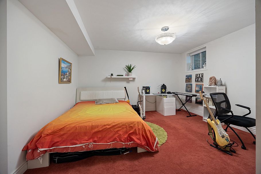 1766 Emerson Court North Vancouver, BC - 25