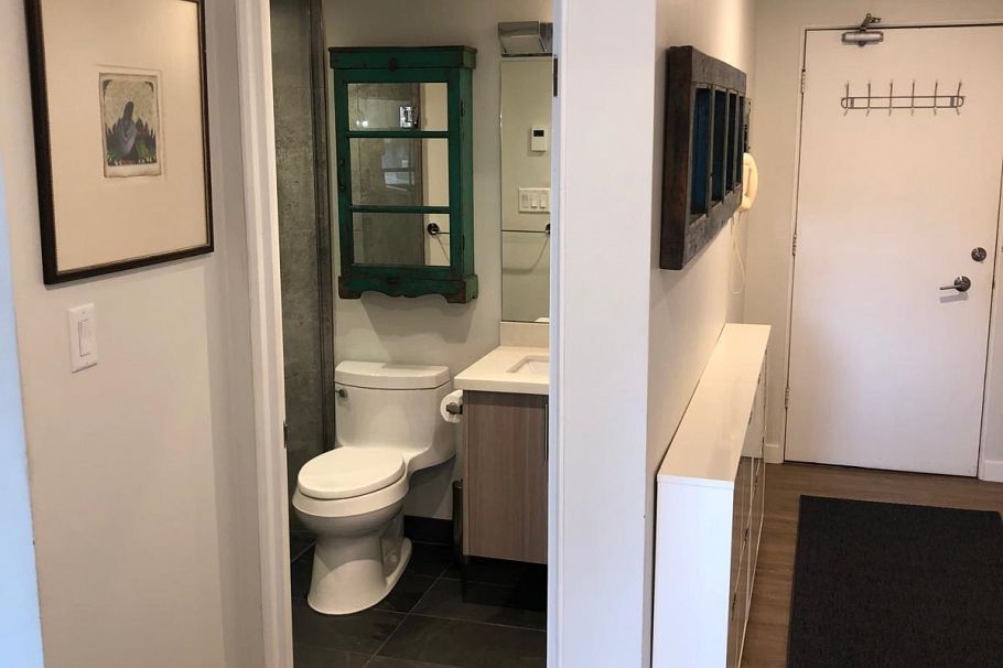 213 36 E 14 Avenue Vancouver, BC - 1