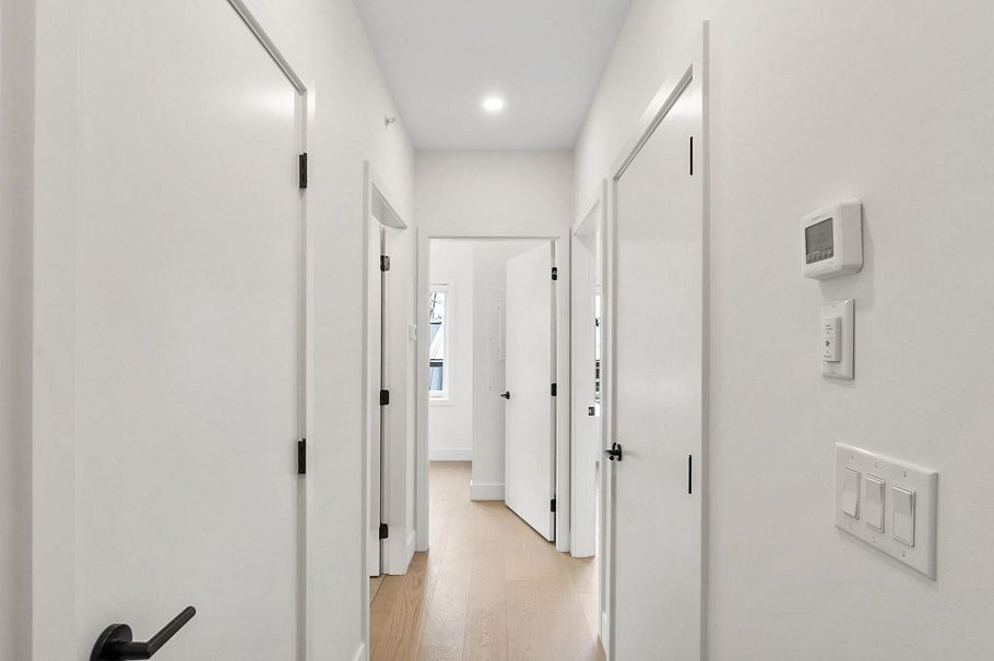 525 E 11th Avenue Vancouver, BC - 18