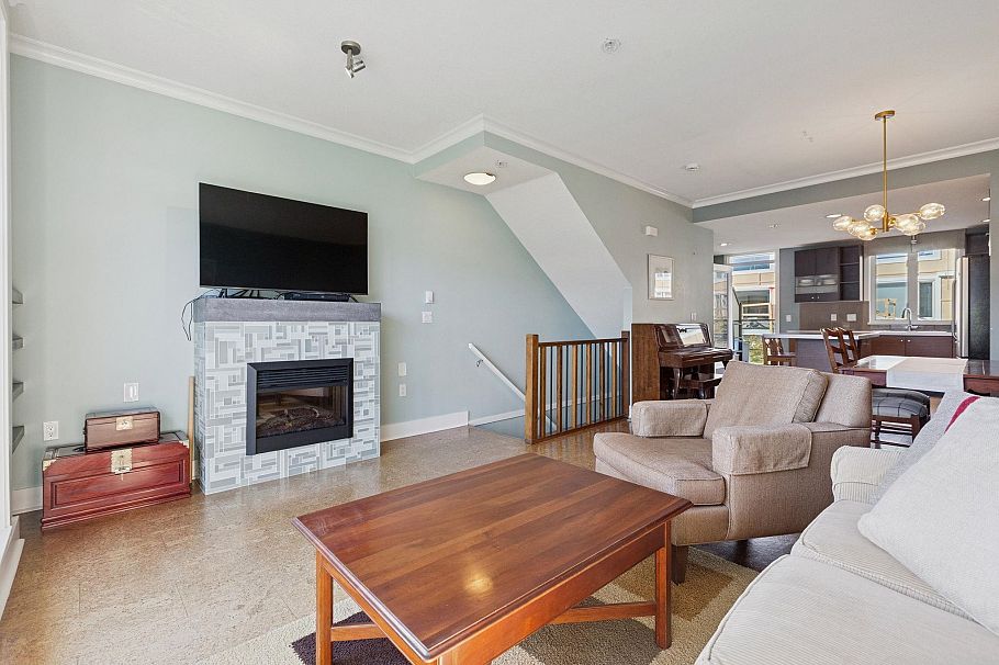 22 728 W 14th Street North Vancouver, BC - 6