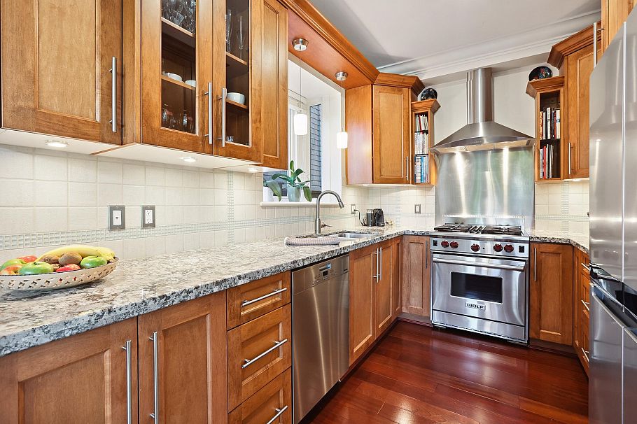 3487 W 2nd Avenue Vancouver, BC - 4