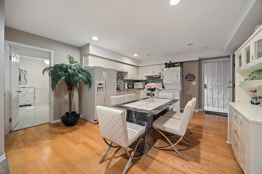 1766 Emerson Court North Vancouver, BC - 29