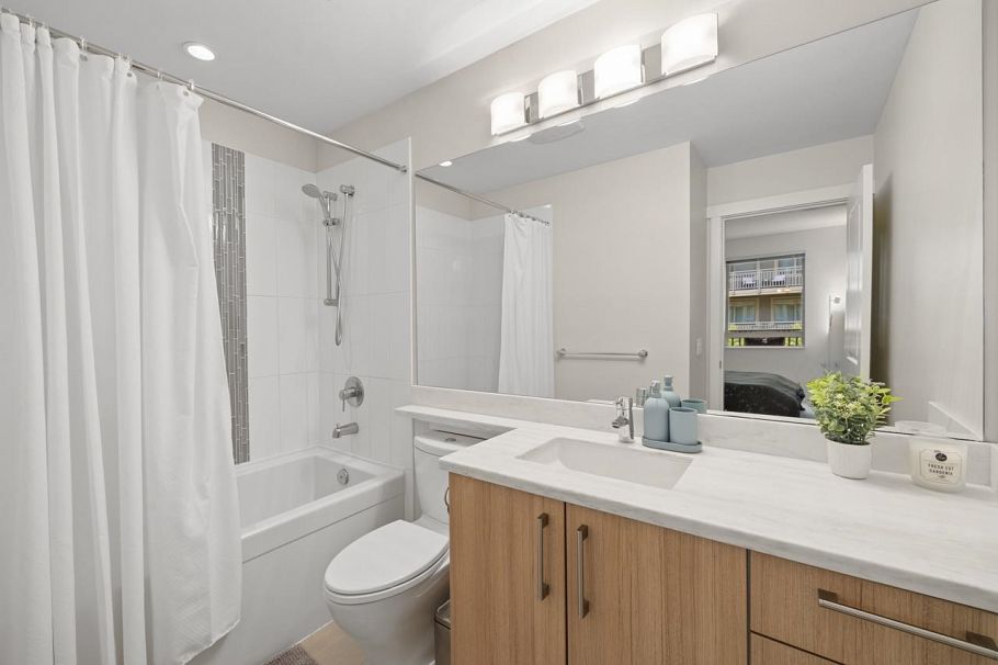 304 139 W 22nd Street North Vancouver, BC - 15