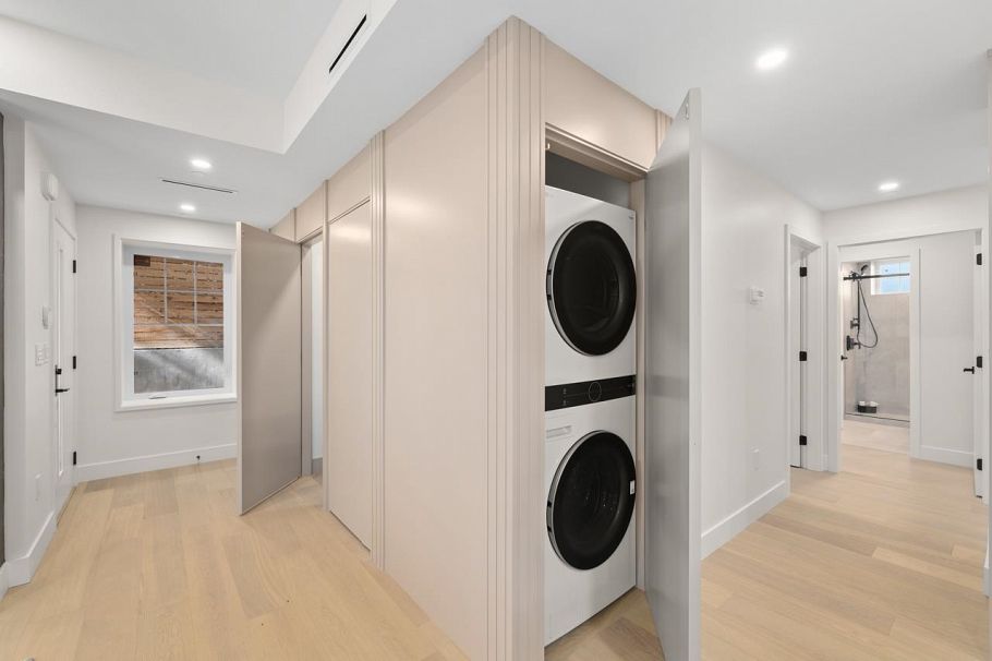 2452 W 49th Avenue Vancouver, BC - 25