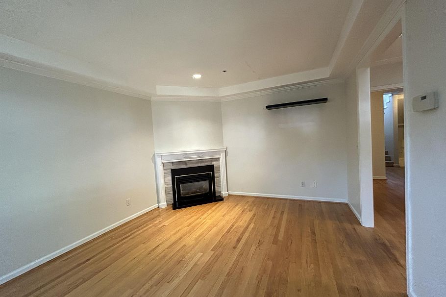 2358 W 6th Avenue Vancouver, BC - 8