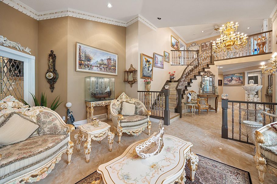 1766 Emerson Court North Vancouver, BC - 3