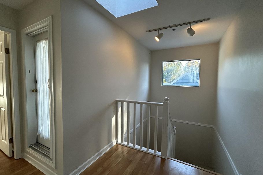 2358 W 6th Avenue Vancouver, BC - 18