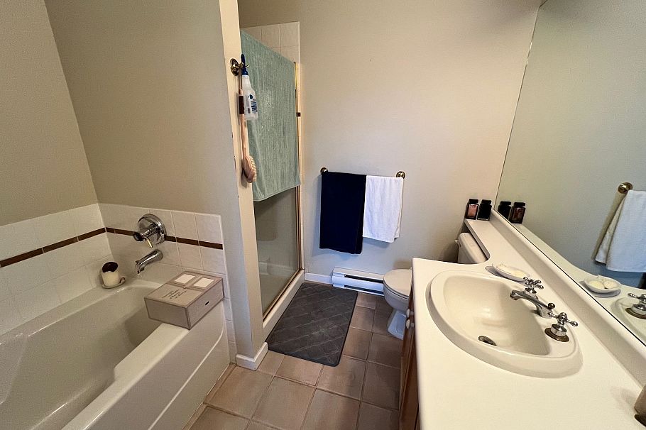 1950 E Kent South Avenue Vancouver, BC - 12