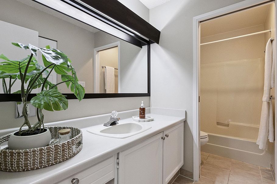 887 Frederick Road North Vancouver, BC - 21