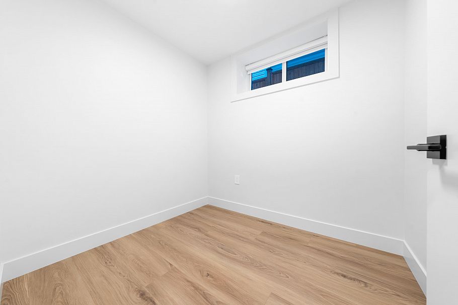 1810 E 55th Avenue Vancouver, BC - 39