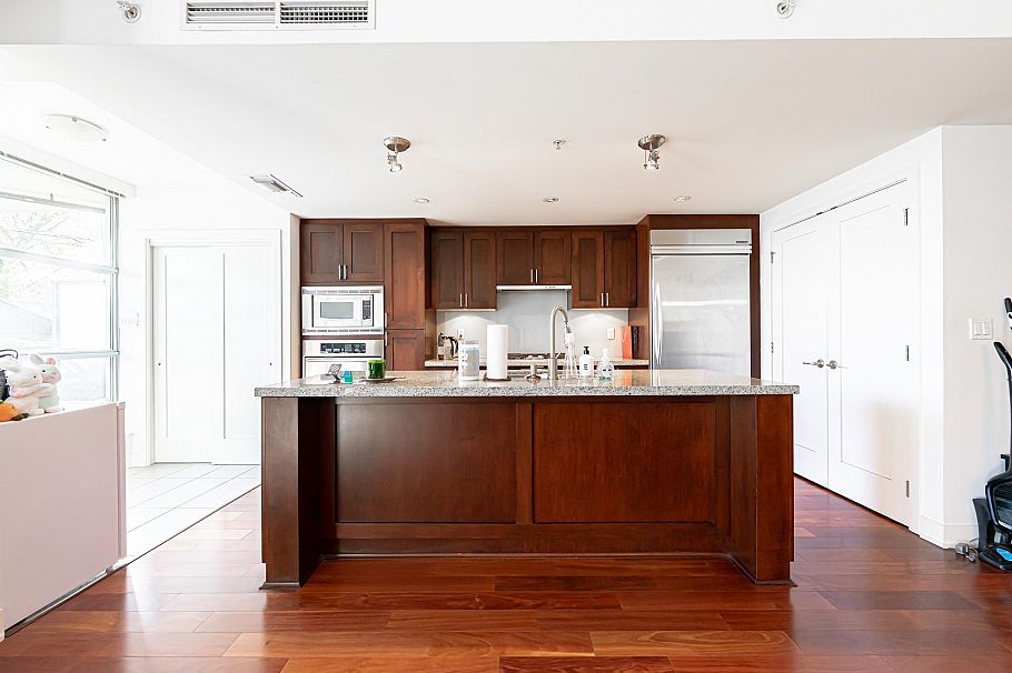 104 3595 W 18th Avenue Vancouver, BC - 2