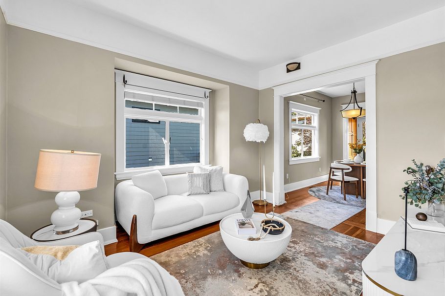 138 W Kings Road North Vancouver, BC - 2