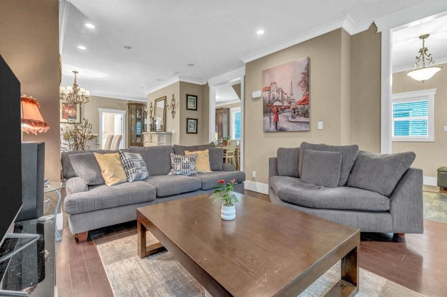 2385 W 7th Avenue Vancouver, BC - 3