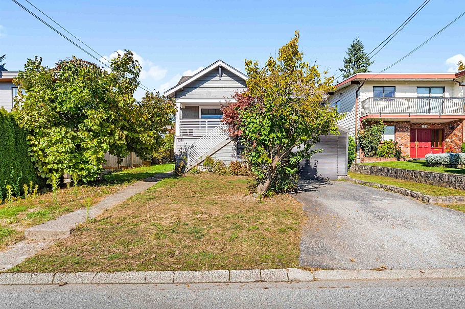 138 W Kings Road North Vancouver, BC - 1