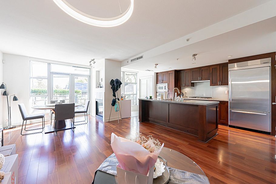 104 3595 W 18th Avenue Vancouver, BC - 3