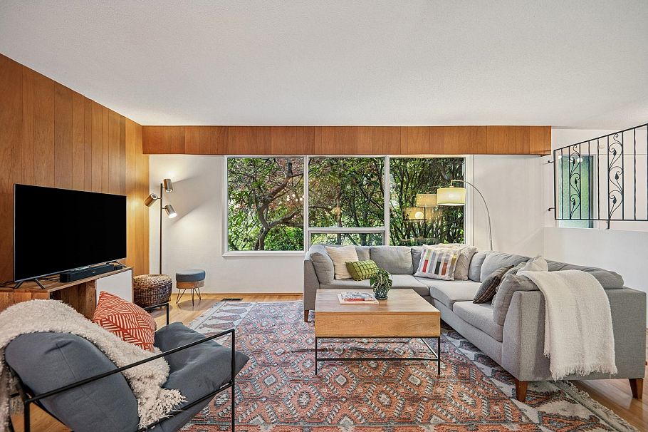 2174 Hoskins Road North Vancouver, BC - 1