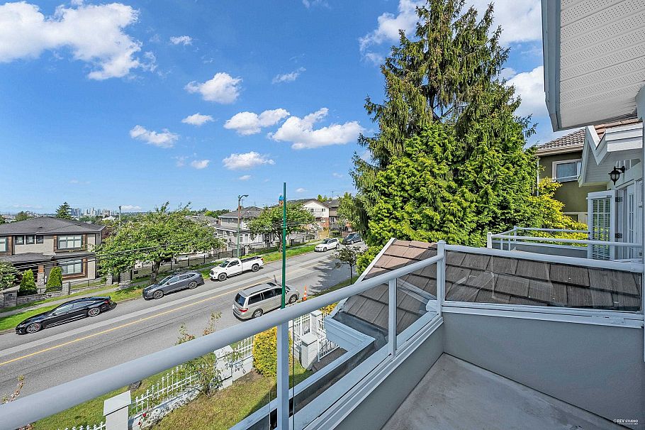 7938 Victoria Drive Vancouver, BC - 9