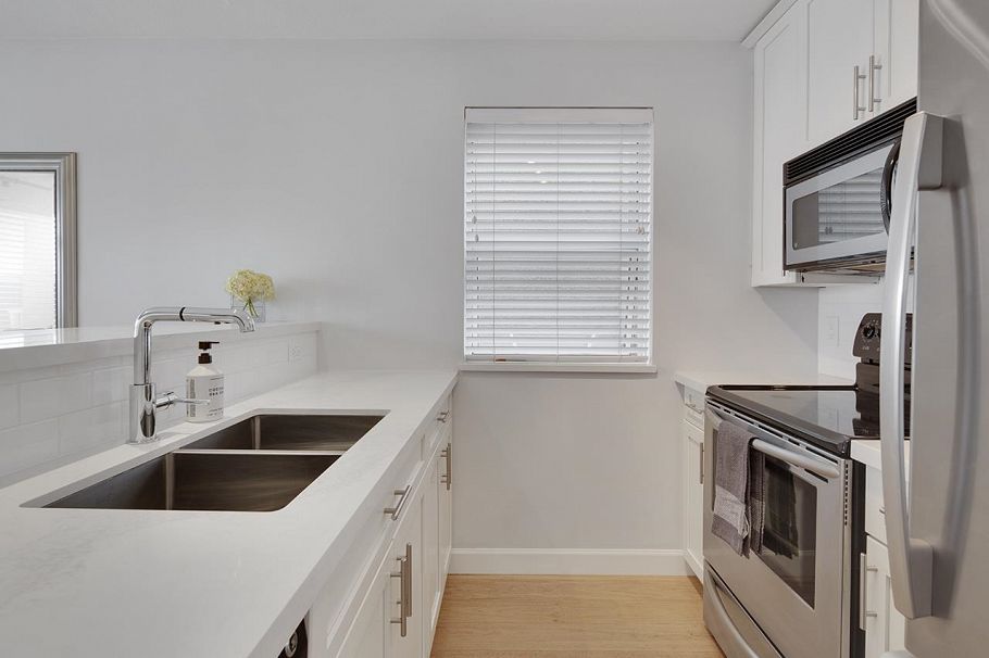 203 985 W 10th Avenue Vancouver, BC - 15