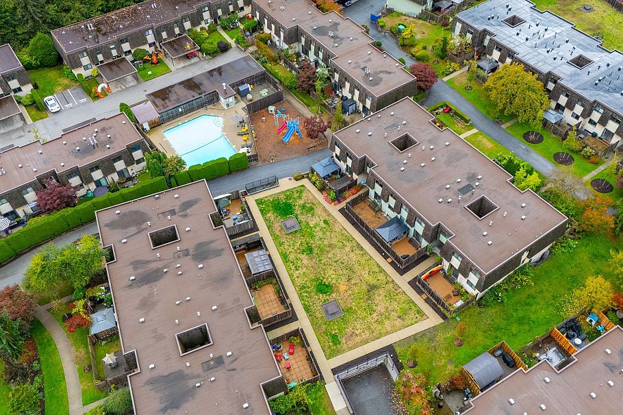 1122 Premier Street North Vancouver, BC - 24