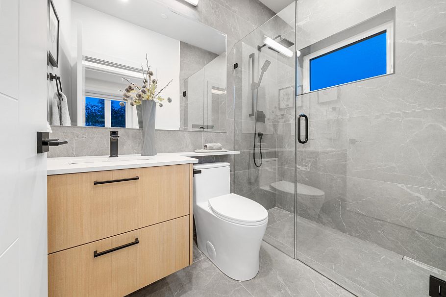 1810 E 55th Avenue Vancouver, BC - 28