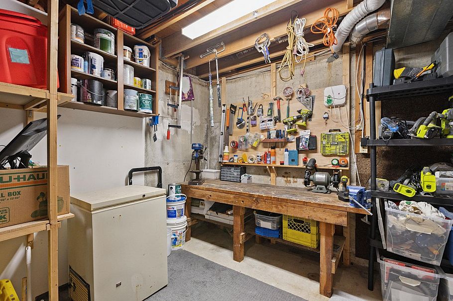 887 Frederick Road North Vancouver, BC - 30