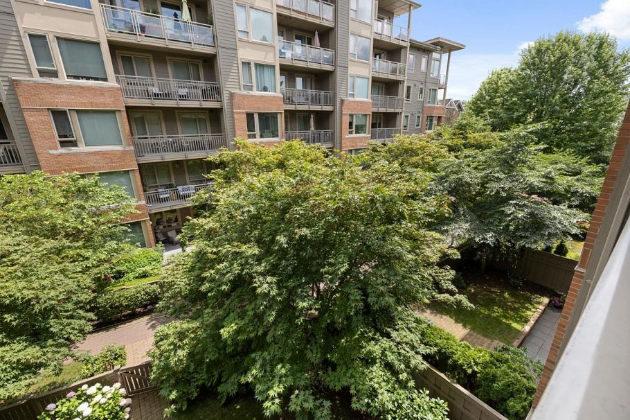 304 139 W 22nd Street North Vancouver, BC - 23