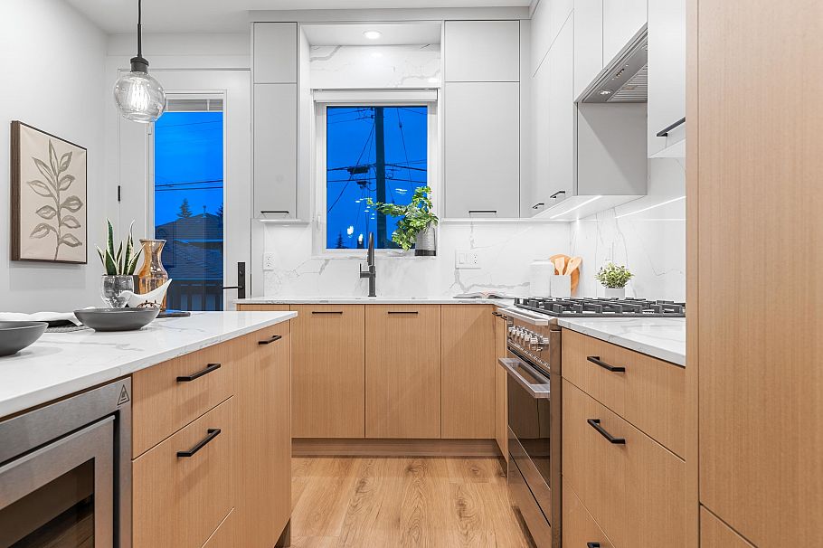 1810 E 55th Avenue Vancouver, BC - 17