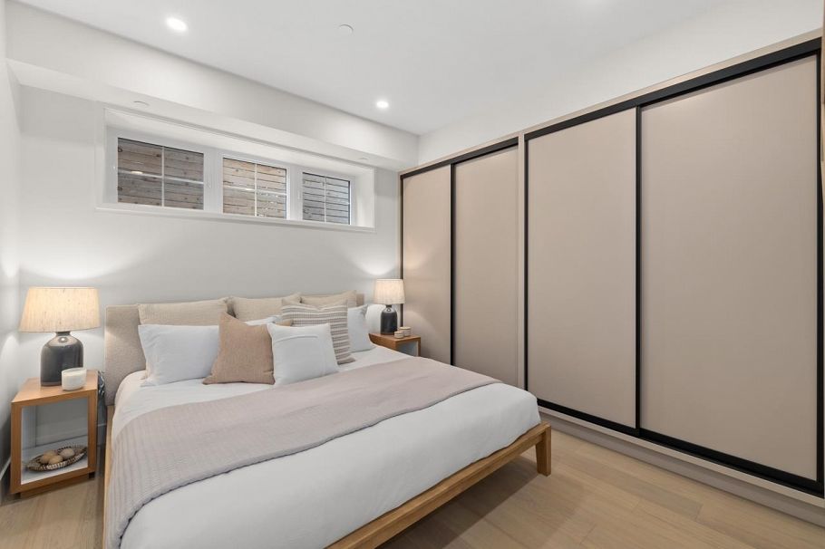 2452 W 49th Avenue Vancouver, BC - 15