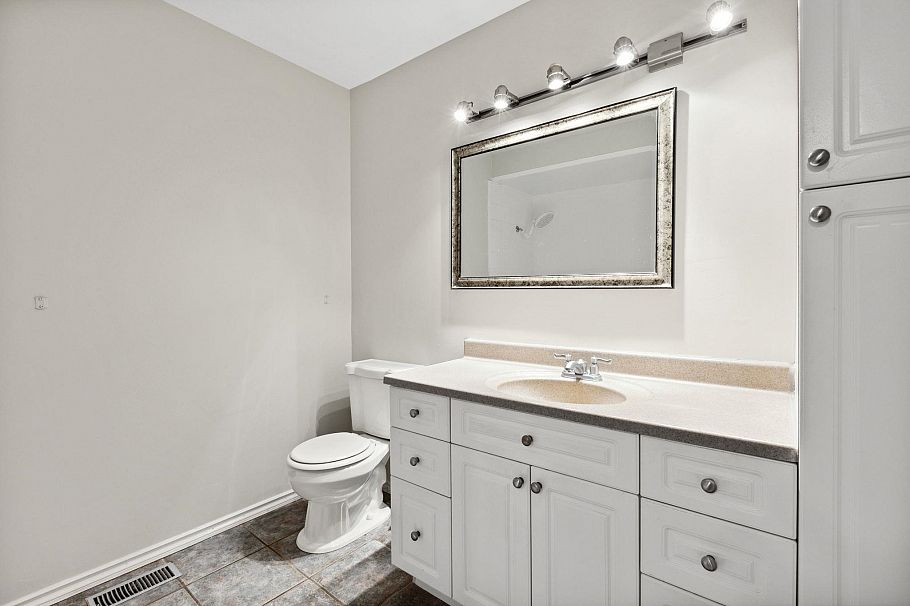 1142 Premier Street North Vancouver, BC - 17