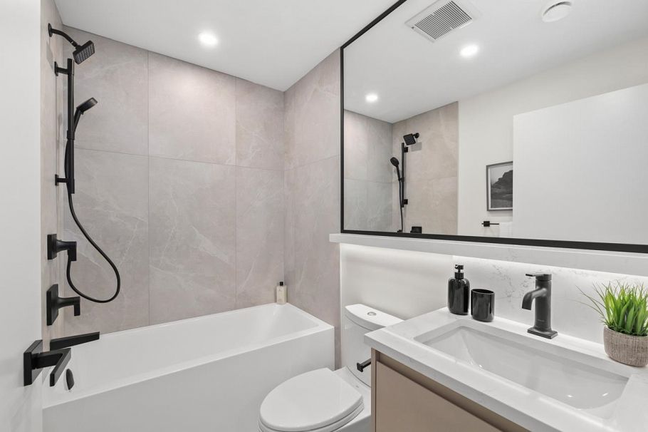 2452 W 49th Avenue Vancouver, BC - 24