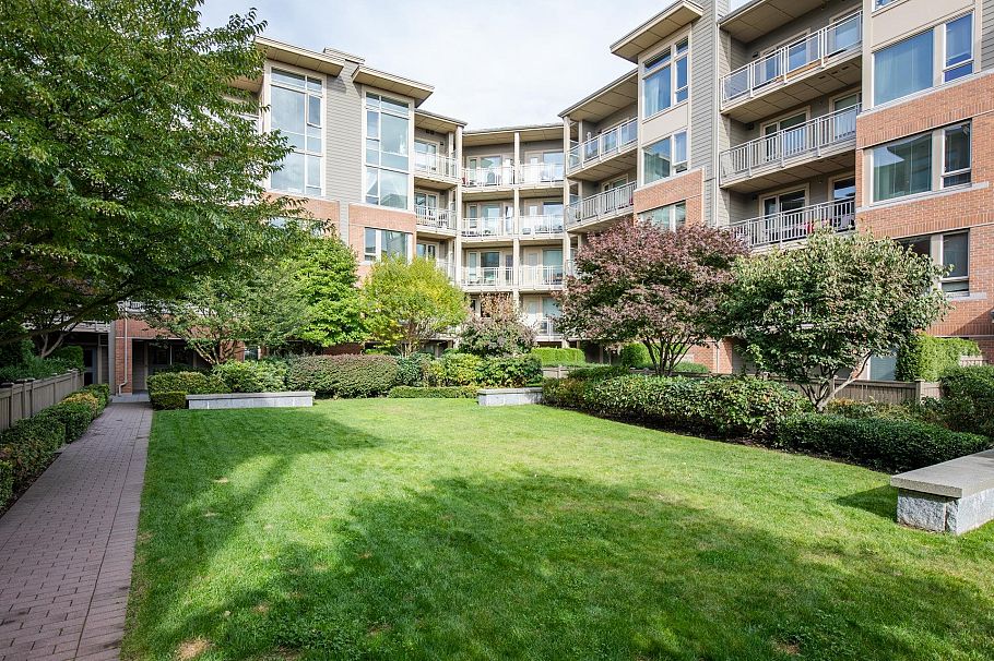 311 119 W 22nd Street North Vancouver, BC - 34