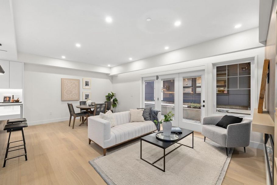 2452 W 49th Avenue Vancouver, BC - 4