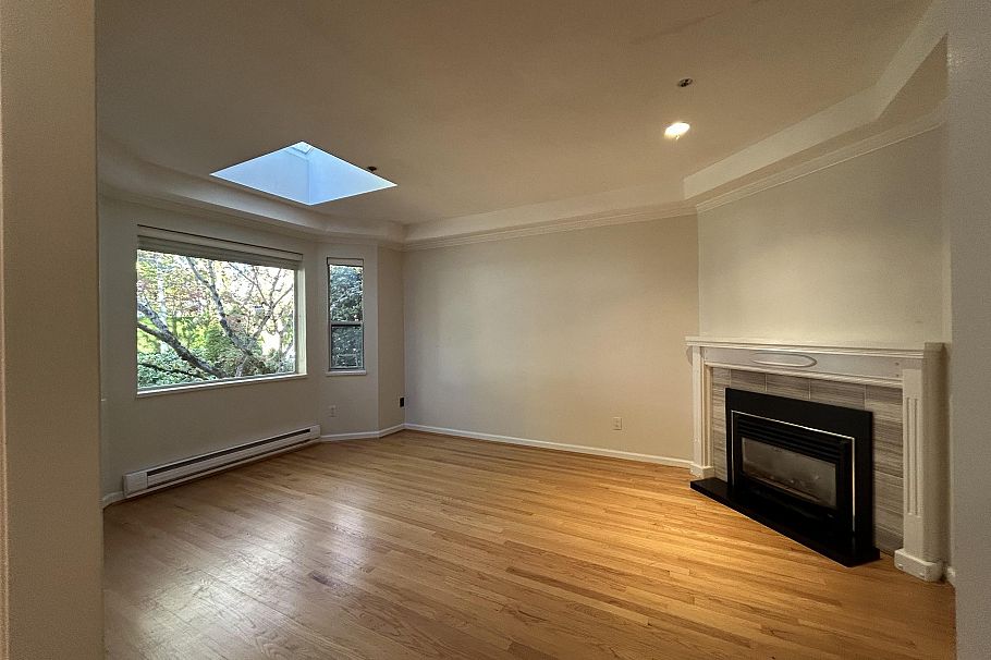 2358 W 6th Avenue Vancouver, BC - 9