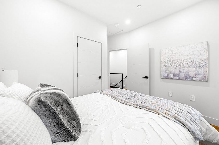 1810 E 55th Avenue Vancouver, BC - 23