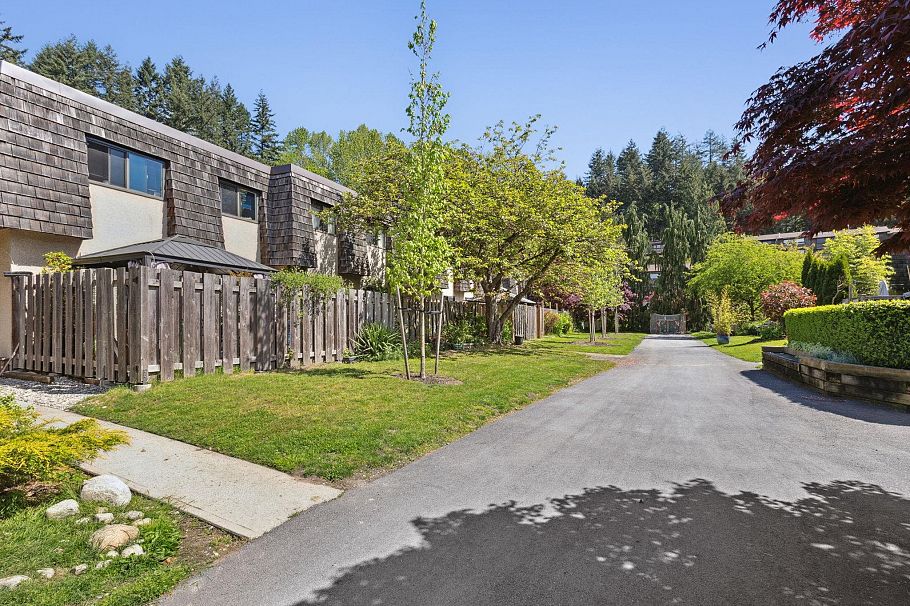 1142 Premier Street North Vancouver, BC - 30