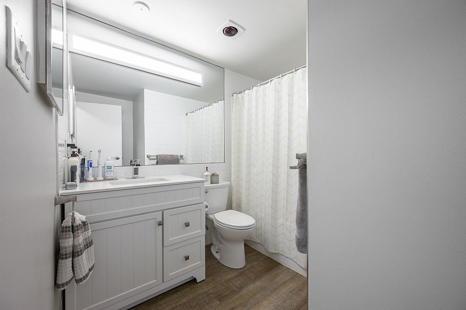 105 308 W 2nd Street North Vancouver, BC - 17