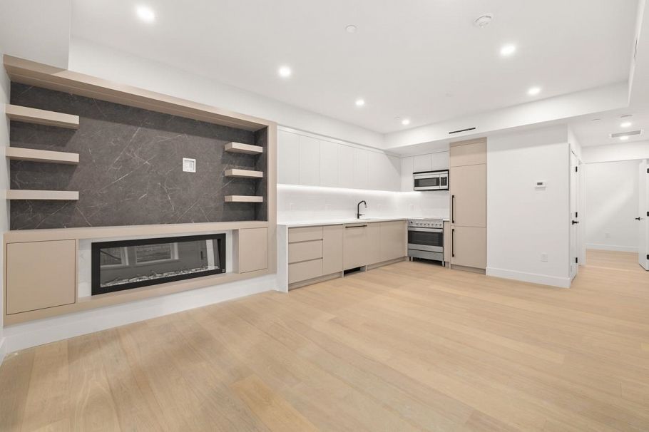 2432 W 49th Avenue Vancouver, BC - 8