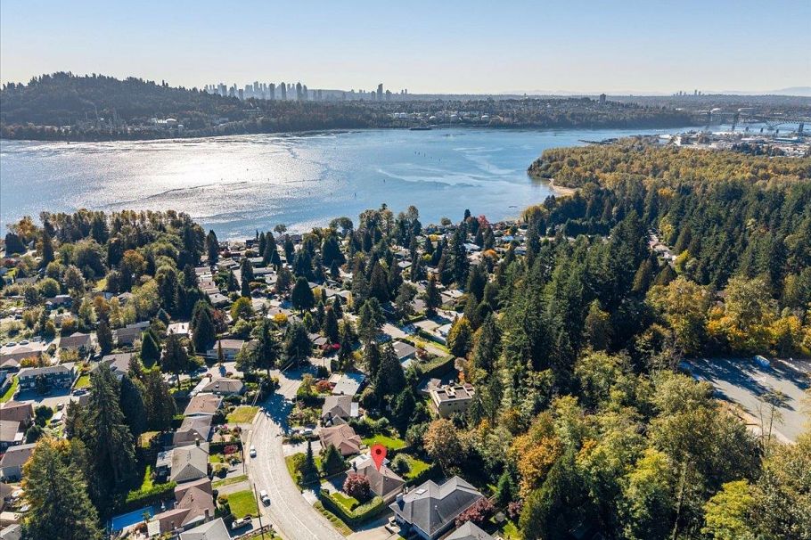 799 Plymouth Drive North Vancouver, BC - 38