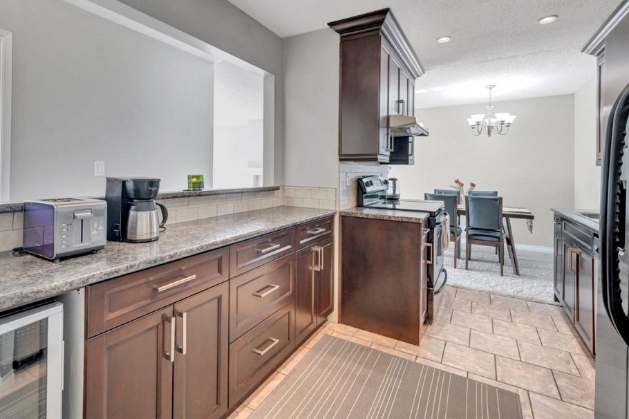 308 1155 Ross Road North Vancouver, BC - 10