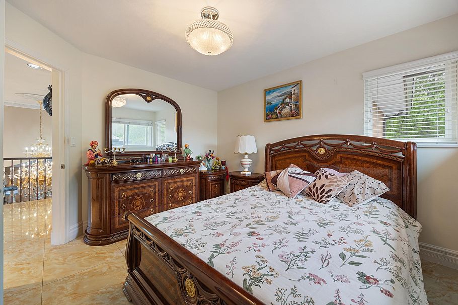 1766 Emerson Court North Vancouver, BC - 21