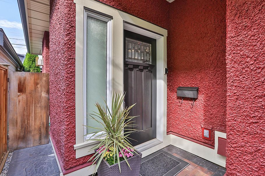 3487 W 2nd Avenue Vancouver, BC - 2