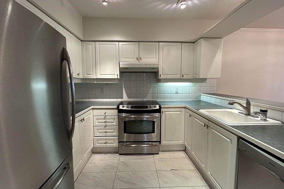 2358 W 6th Avenue Vancouver, BC - 14