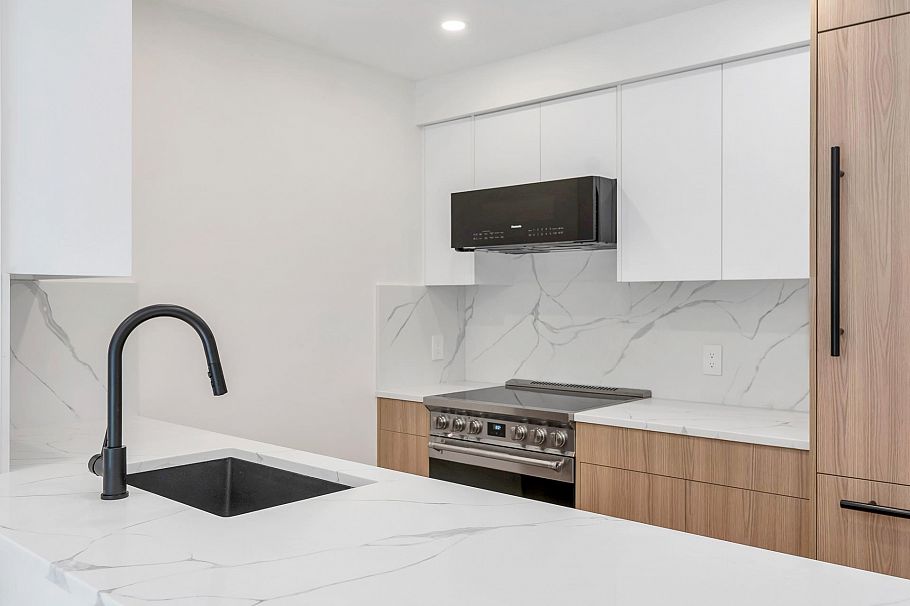 1340 W 7th Avenue Vancouver, BC - 17