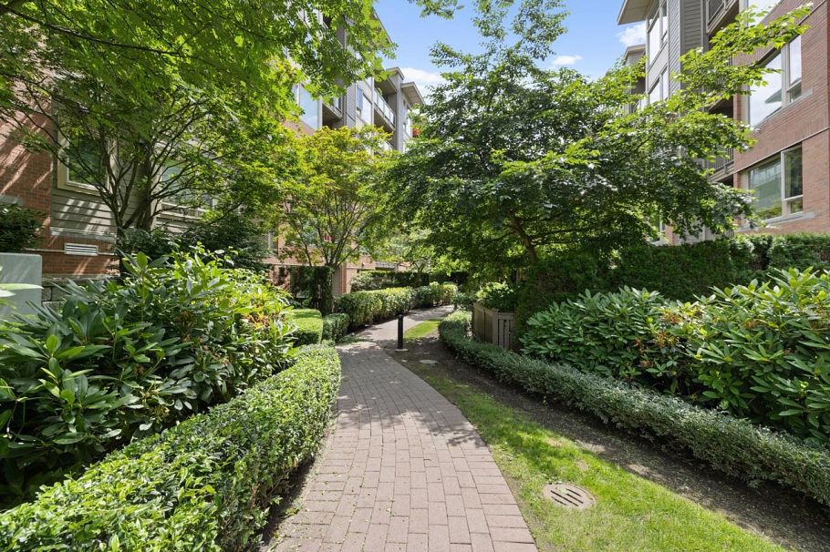 304 139 W 22nd Street North Vancouver, BC - 27