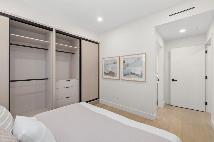 2452 W 49th Avenue Vancouver, BC - 17