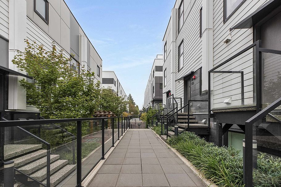 138 W Woodstock Avenue Vancouver, BC - 39