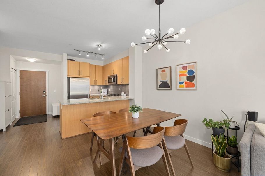 304 139 W 22nd Street North Vancouver, BC - 9