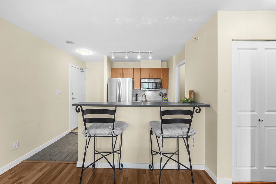 2107 1295 Richards Street Vancouver, BC - 9